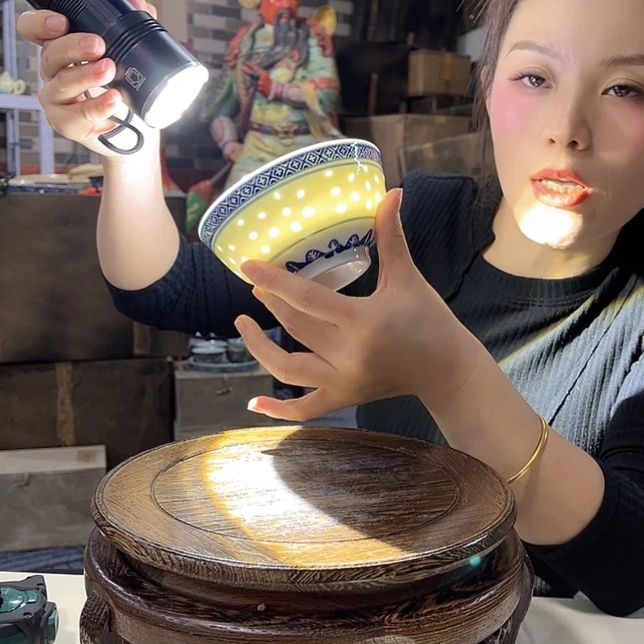 摆件陶瓷////景德镇陶瓷瓷器。12.5厘米。