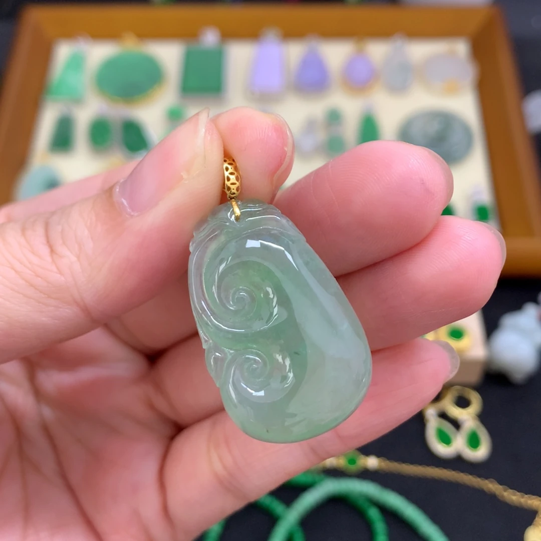 翡翠18K金镶嵌吊坠(不含链)有色线