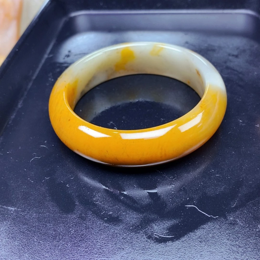 石英质玉（黄龙玉）未镶嵌颈饰