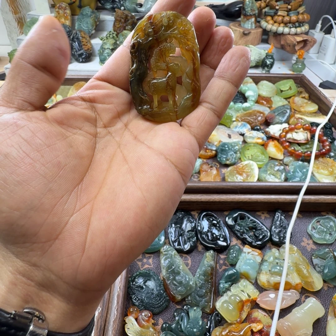 蛇纹石玉未镶嵌颈饰
