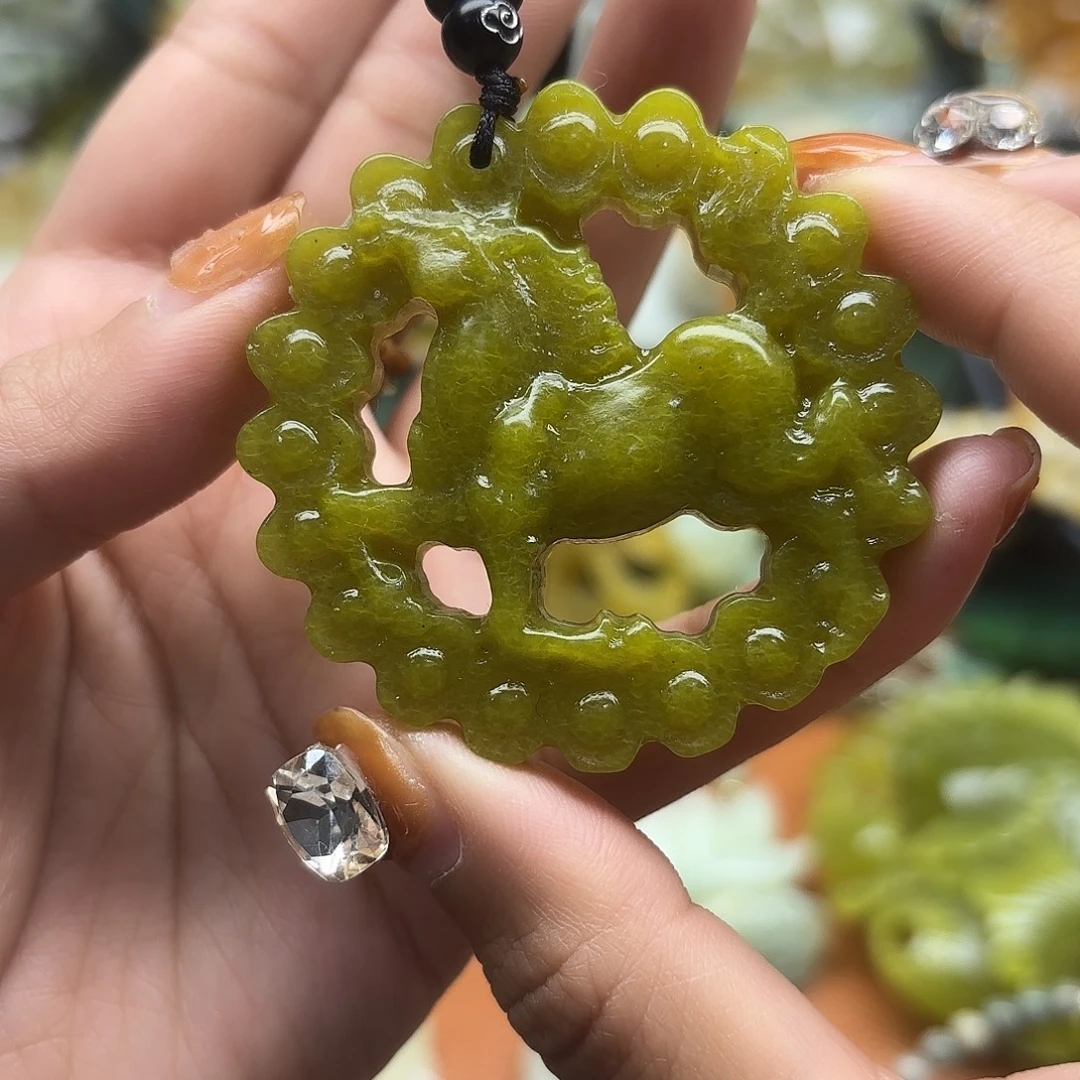 蛇纹石玉未镶嵌吊坠