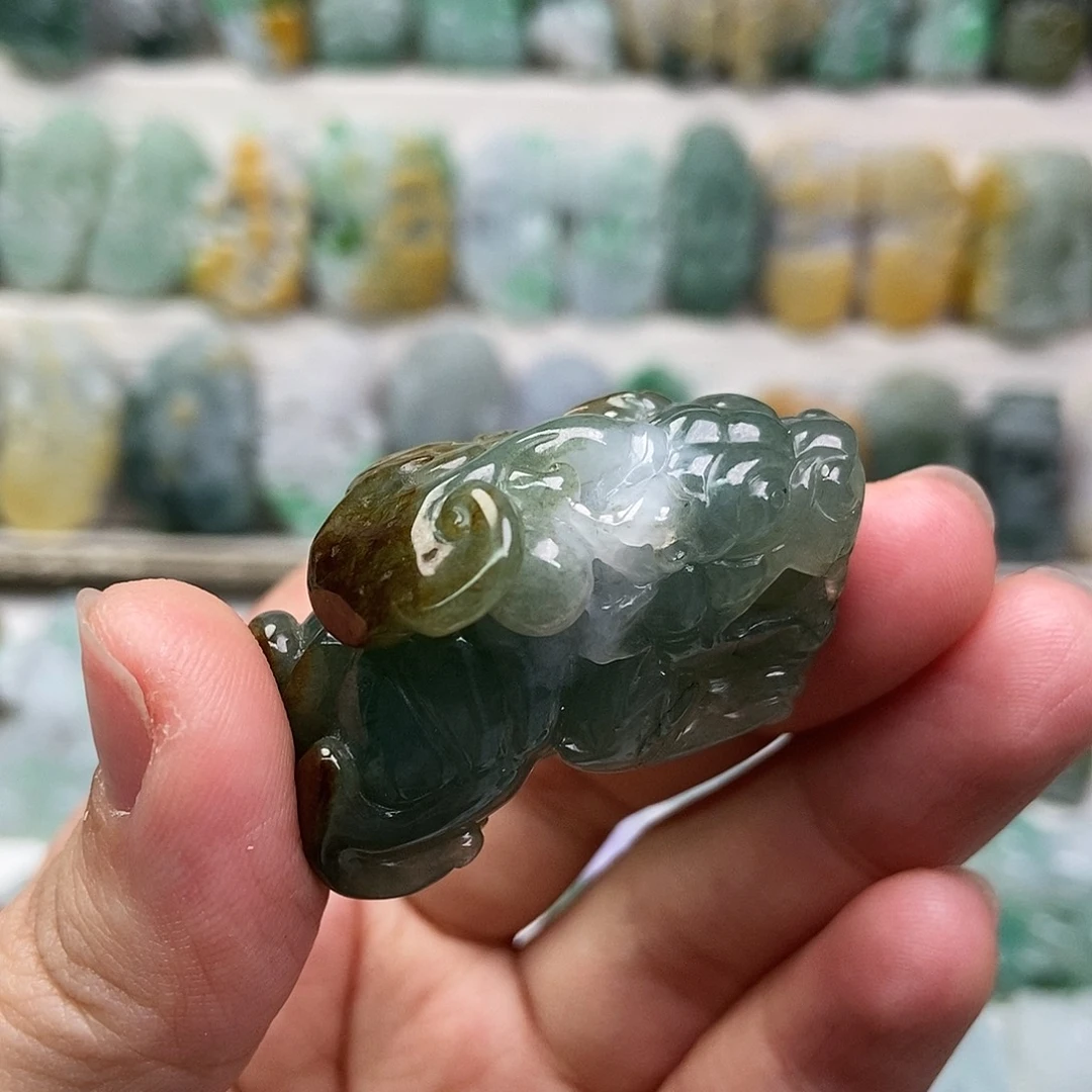 翡翠未镶嵌吊坠(赠链)口含珠