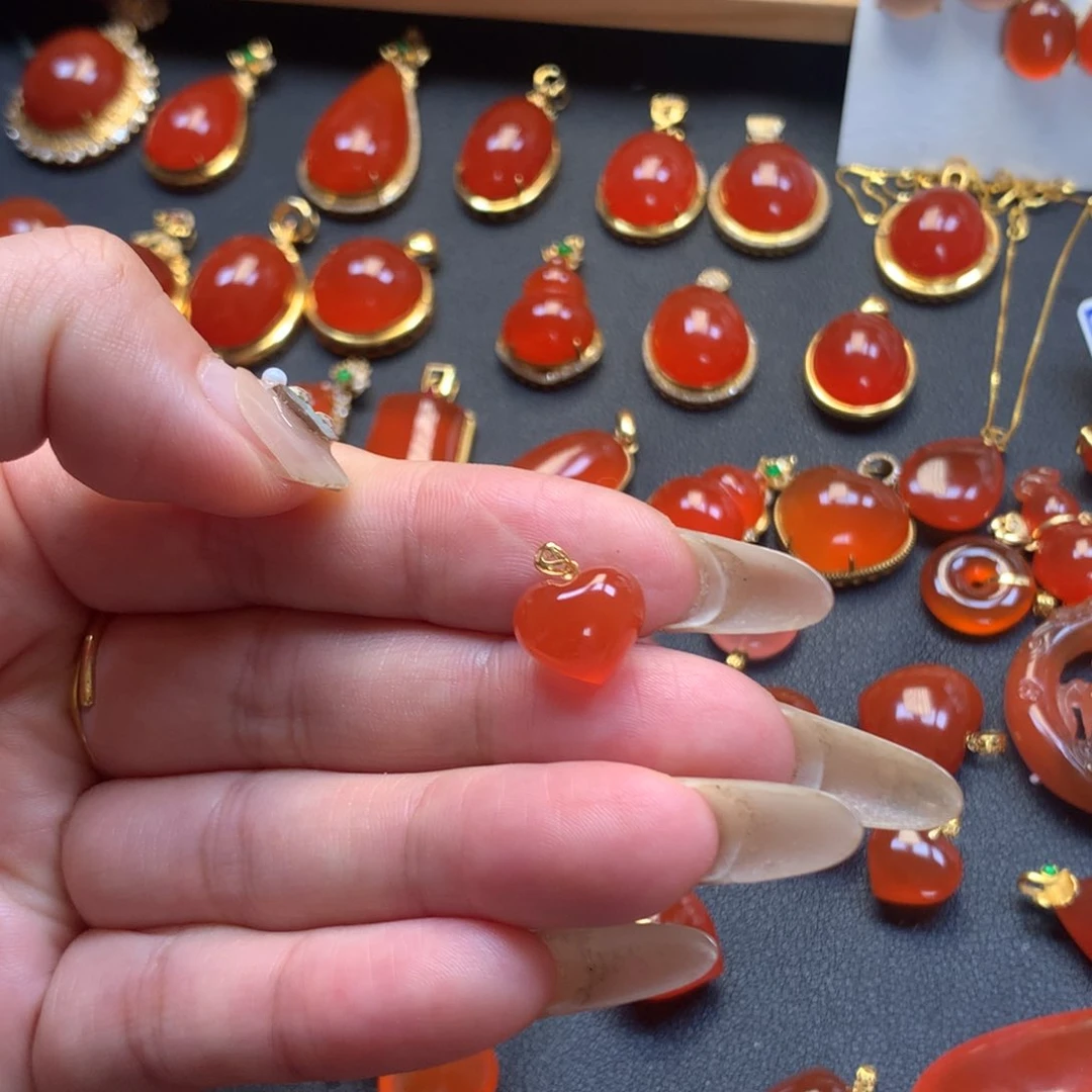 南红玛瑙颈饰未镶嵌