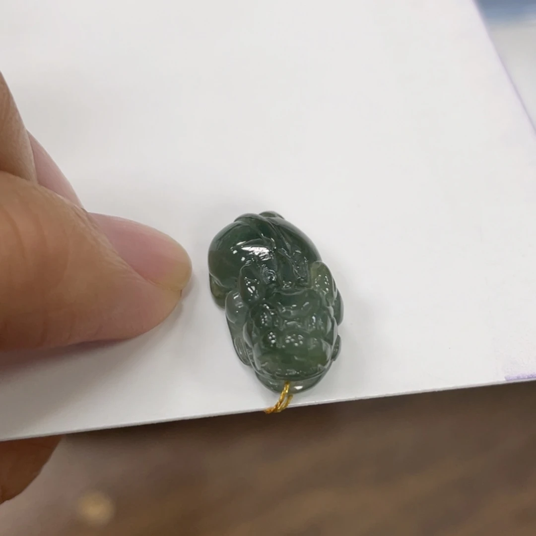 翡翠未镶嵌颈饰貔貅