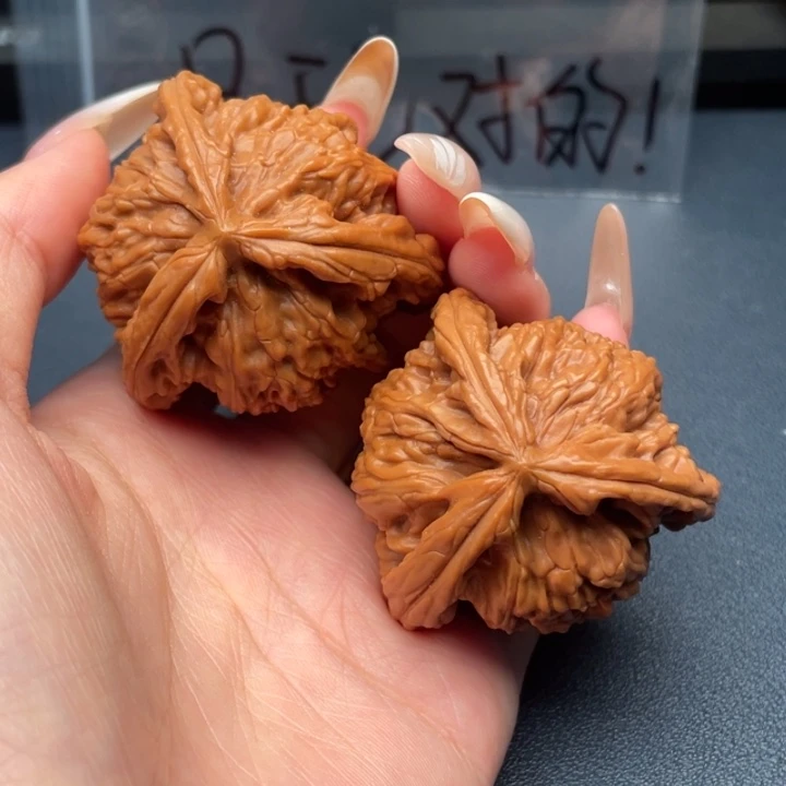 B***y吊坠文玩核桃白狮子