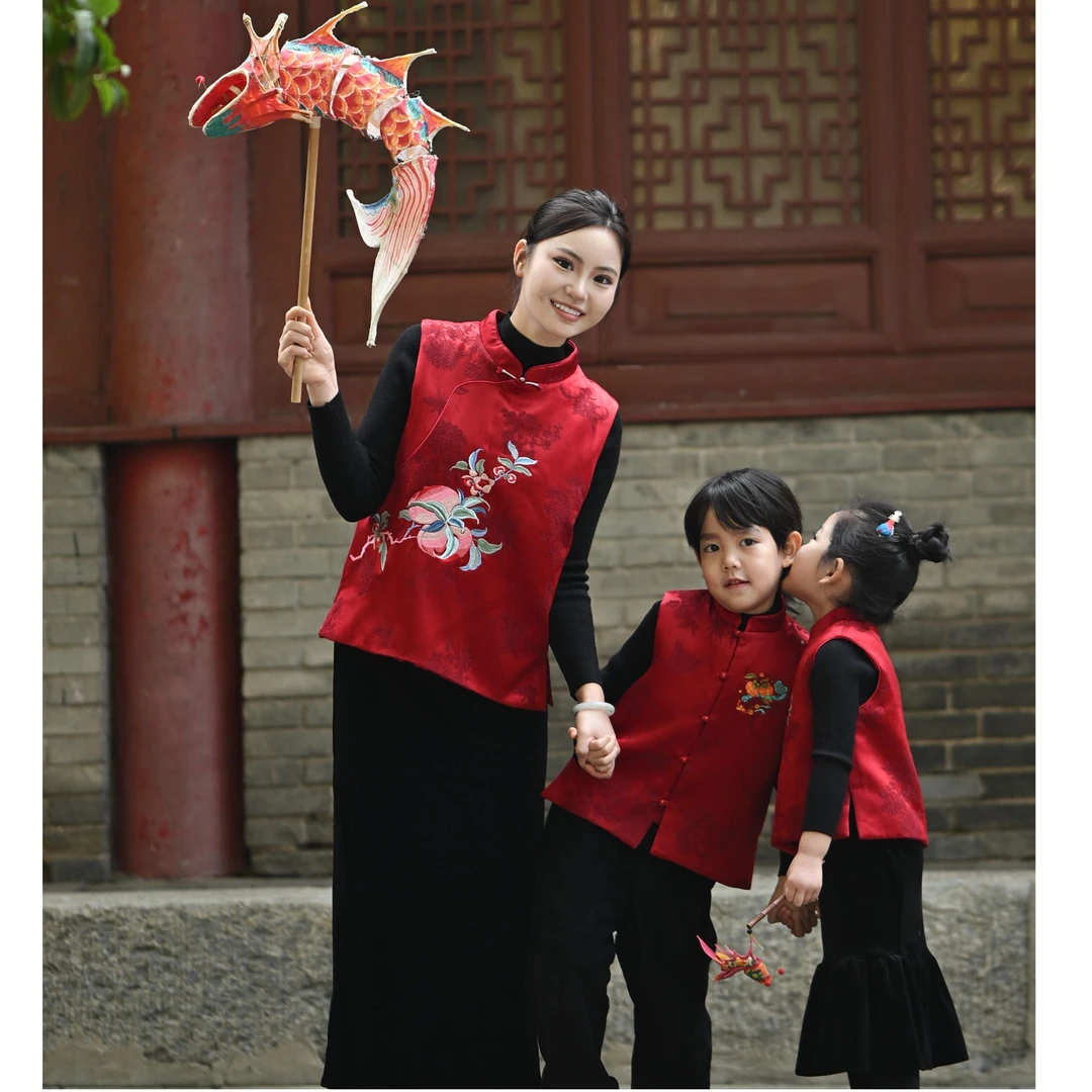 2025新款男女童新中式柿柿如意提花刺绣唐装马甲中国风拜年服套装