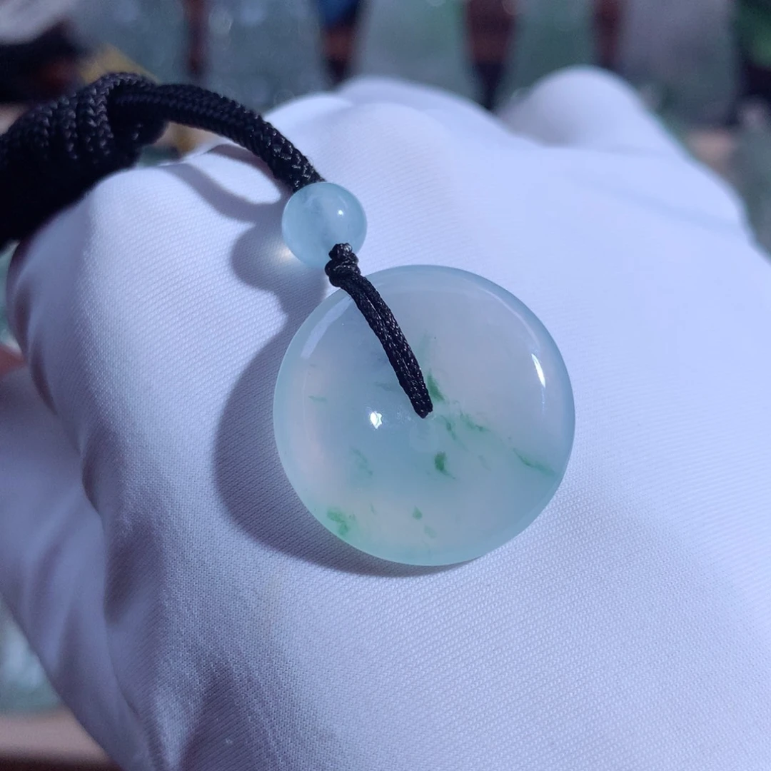 翡翠颈饰未镶嵌平安扣小