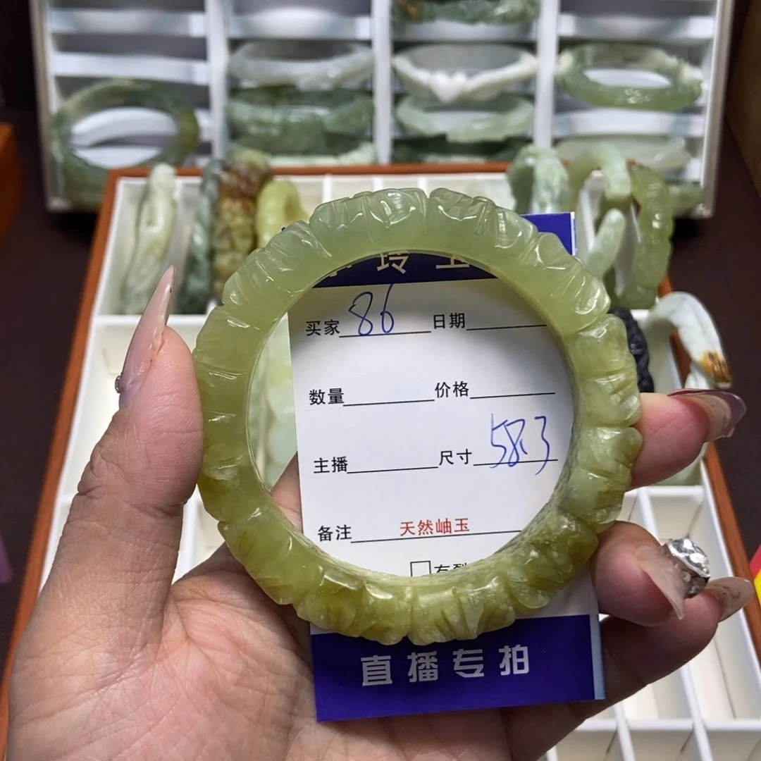 蛇纹石玉手镯未镶嵌