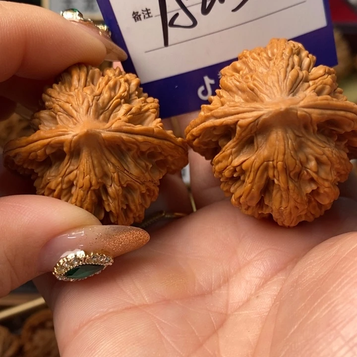 魏****桃核把件全品粗筋虎