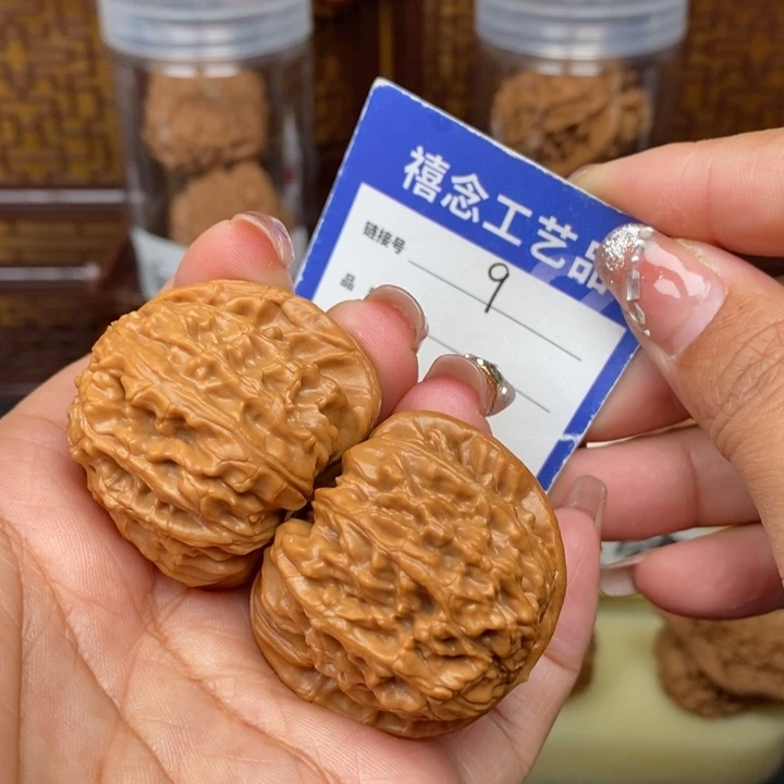 文玩核桃吊坠40白狮子