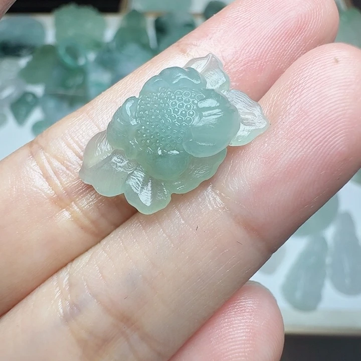 定制翡翠未镶嵌挂件