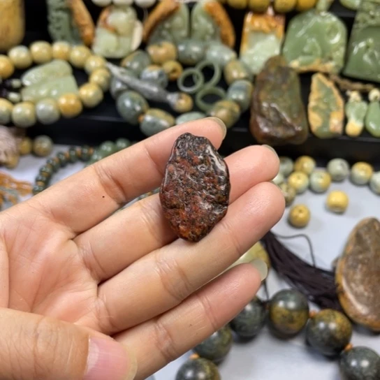 透闪石质玉吊坠未镶嵌