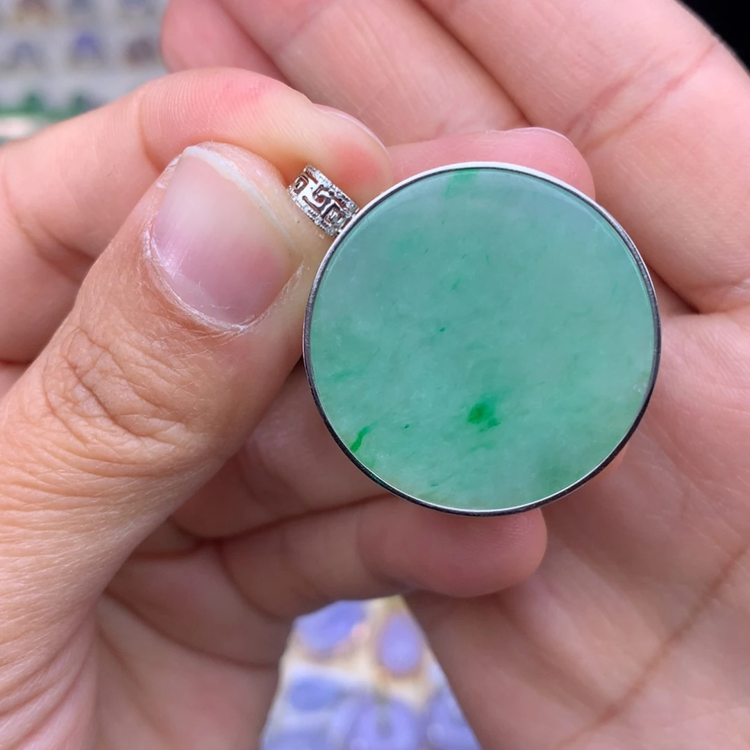 翡翠吊坠(不含链)18K金镶嵌