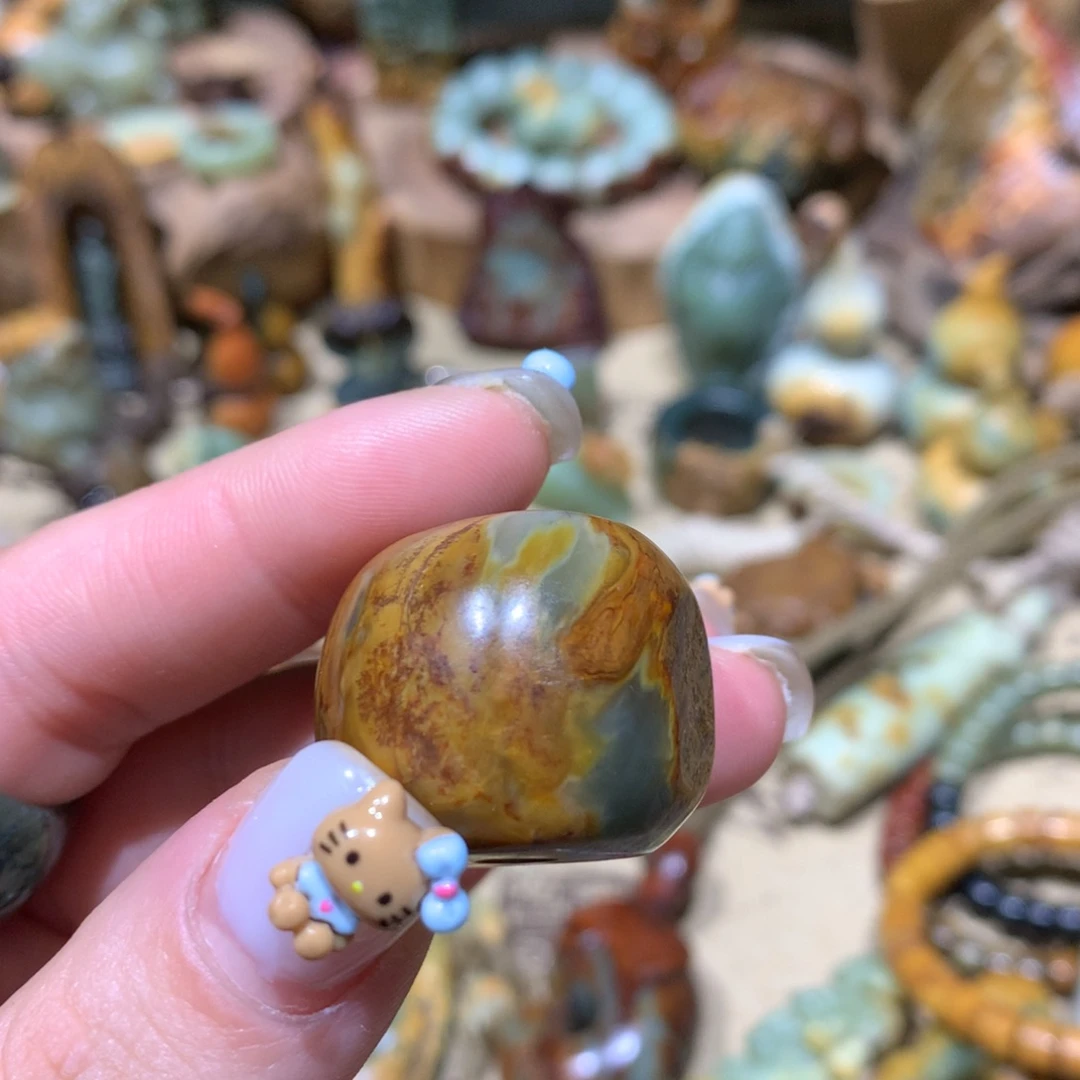 岫岩河磨玉（透闪石质玉）挂件未镶嵌很***人