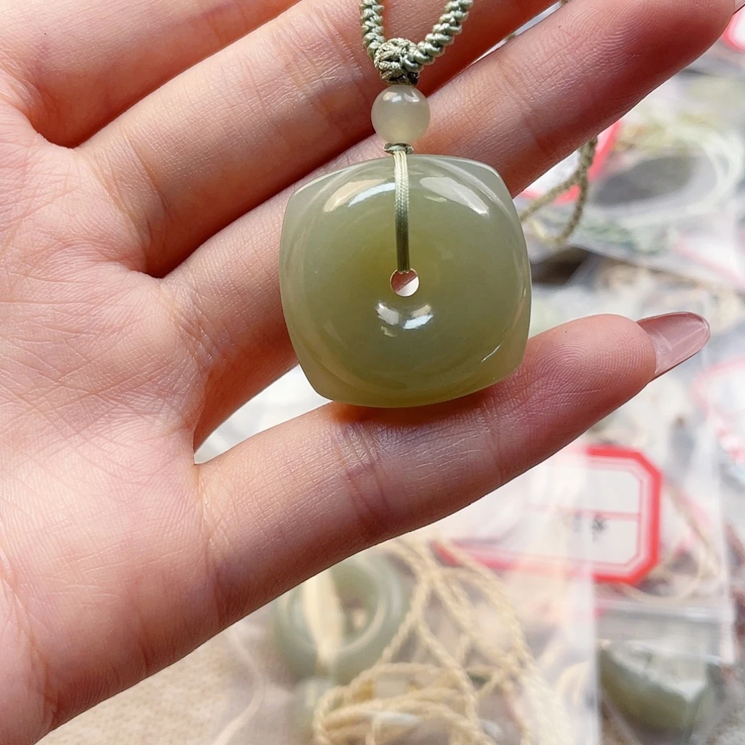 O***！和田玉未镶嵌吊坠(赠链)