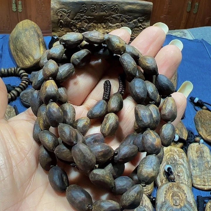 沉香沉香碎屑海南白奇乌身天然沉水瘤疤树丁27.8克