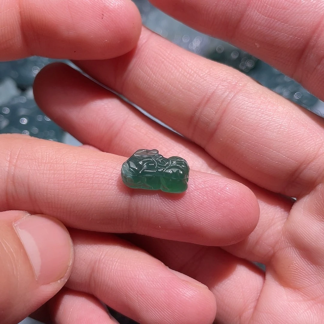 翡翠颈饰未镶嵌三*翡翠