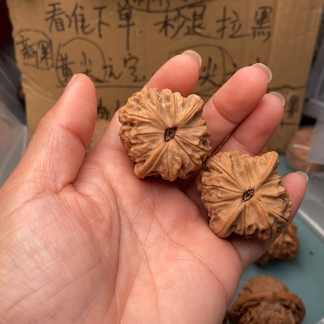 如***行文玩核桃吊坠马老四12