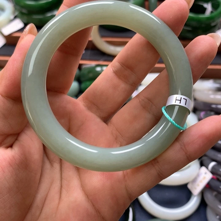 【闪购商品】未镶嵌手镯和田玉