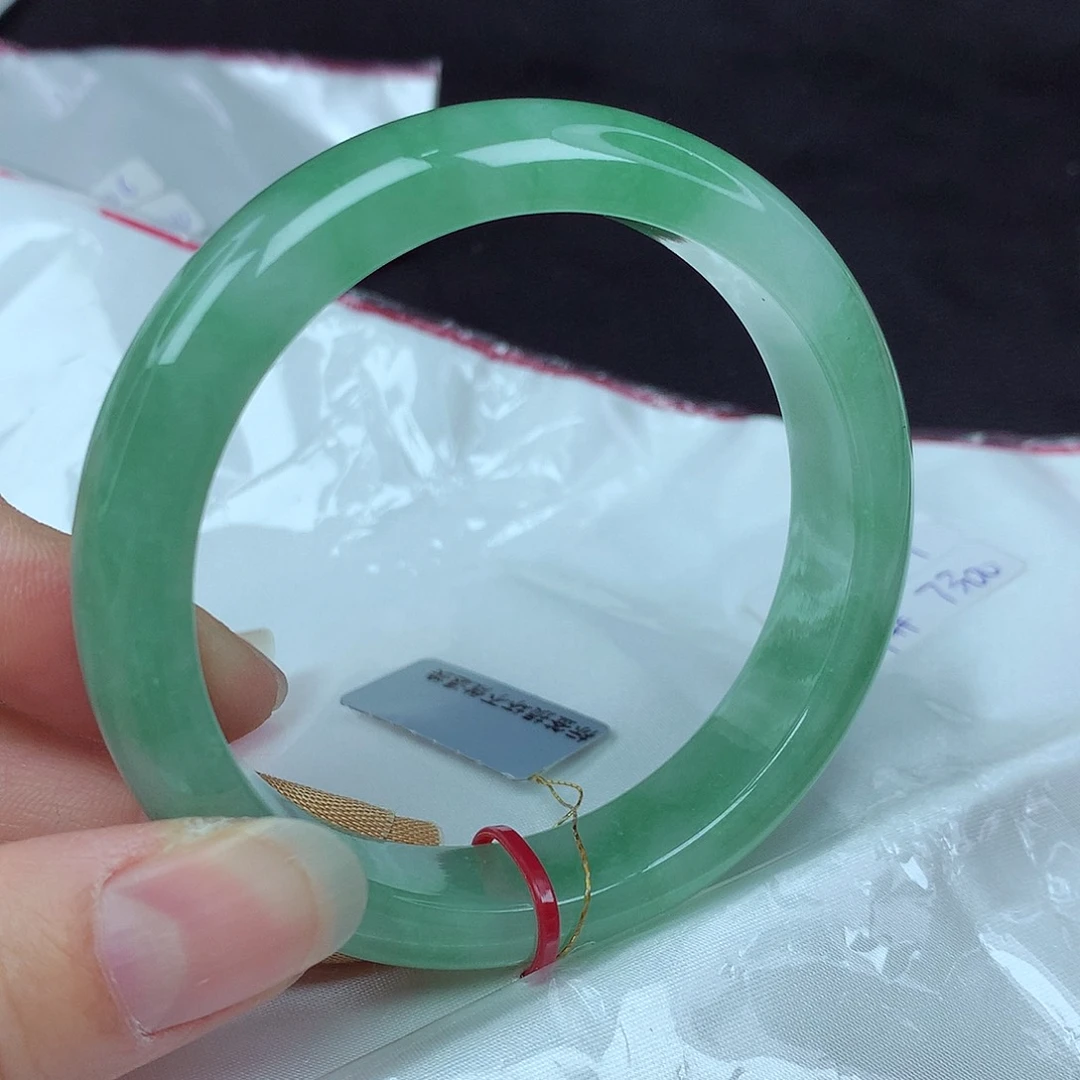 翡翠手镯未镶嵌59圈821