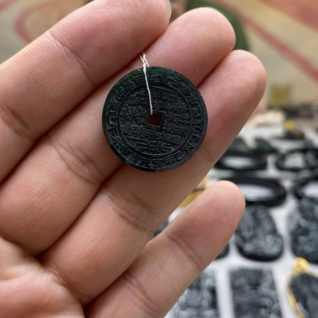 翡翠未镶嵌颈饰吊坠