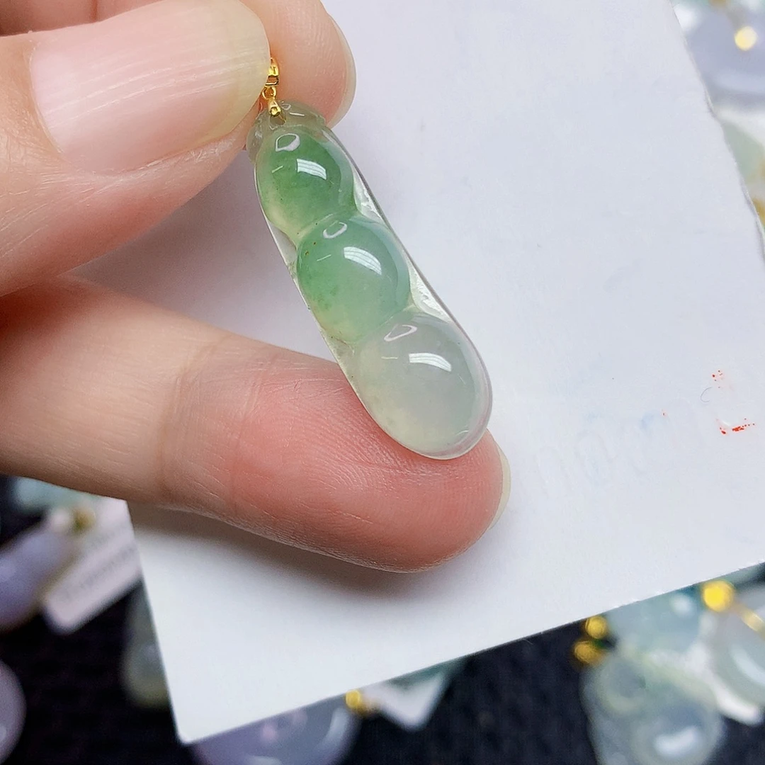 翡翠18K金镶嵌颈饰3567888