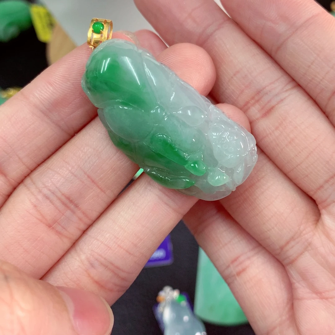 颈饰18K金镶嵌翡翠