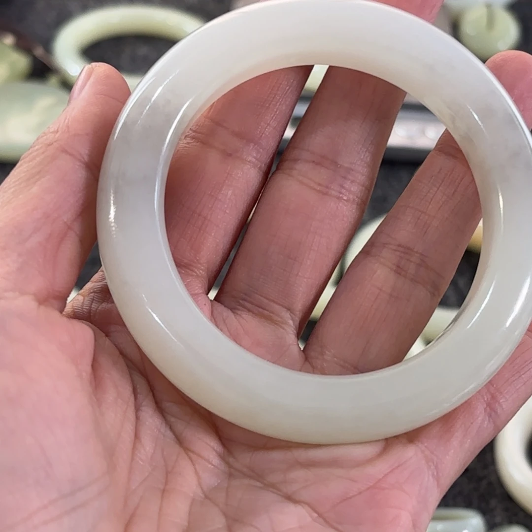 用***9和田玉（糖玉）未镶嵌手链