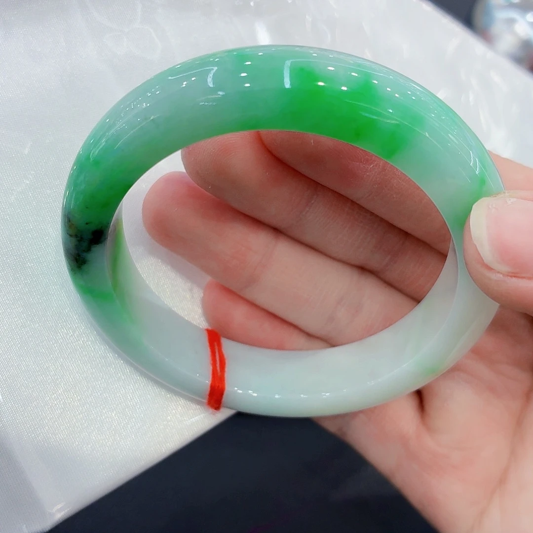 翡翠未镶嵌手镯翡翠55圈口（强推）有包容