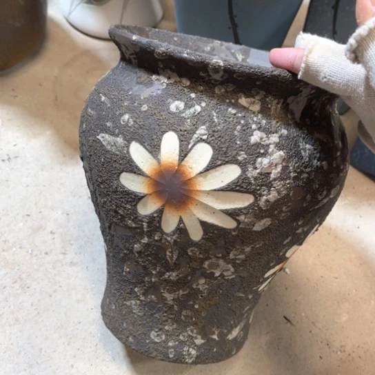 罐默认微瑕，有孔编号18-92