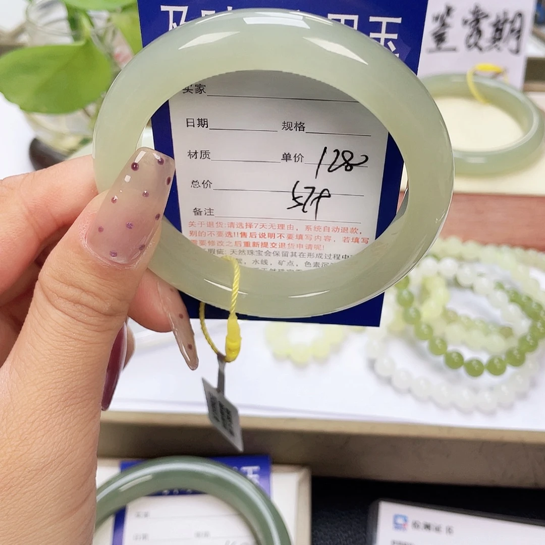 和田玉未镶嵌手镯