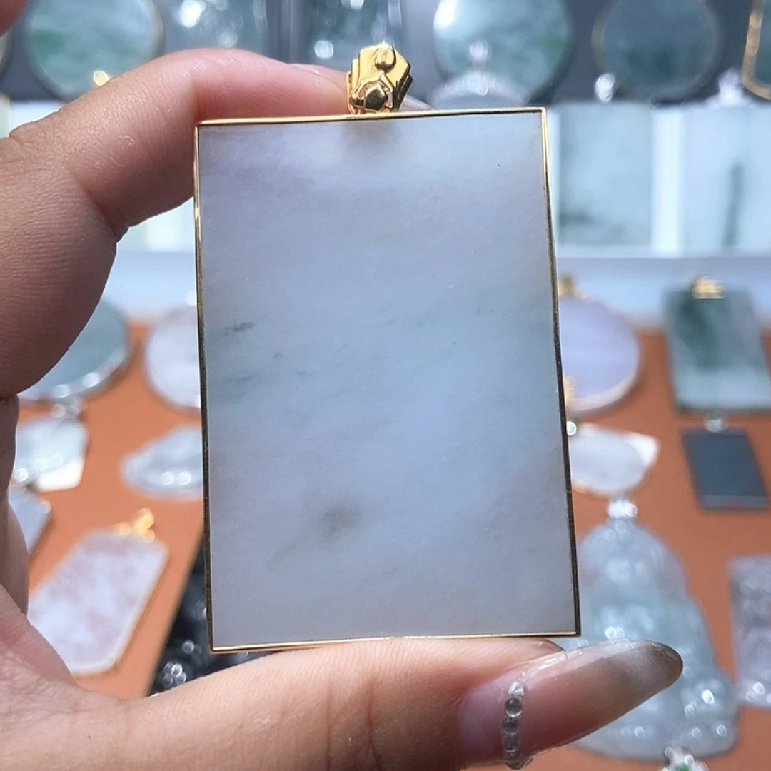 朱***贵翡翠18K金镶嵌吊坠(不含链)