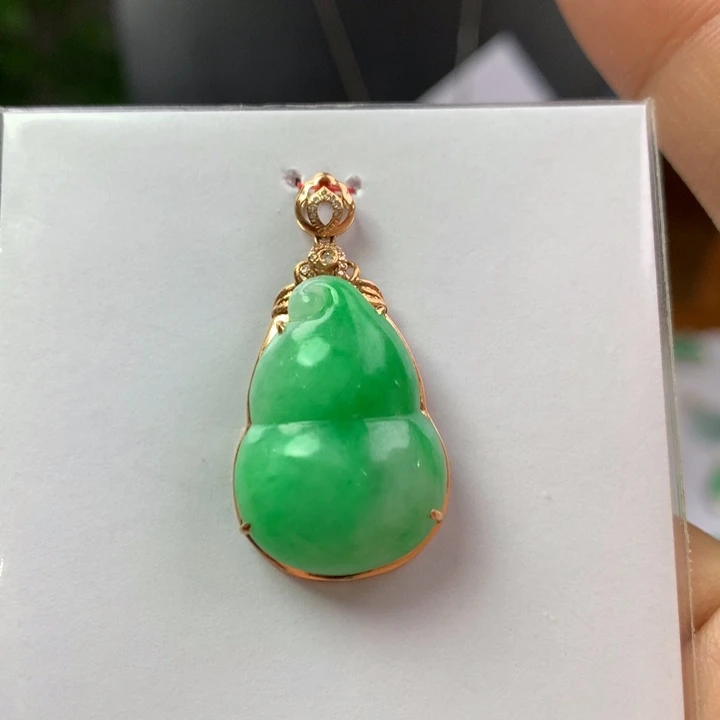 宓***儿翡翠18K金镶嵌颈饰翡翠吊坠