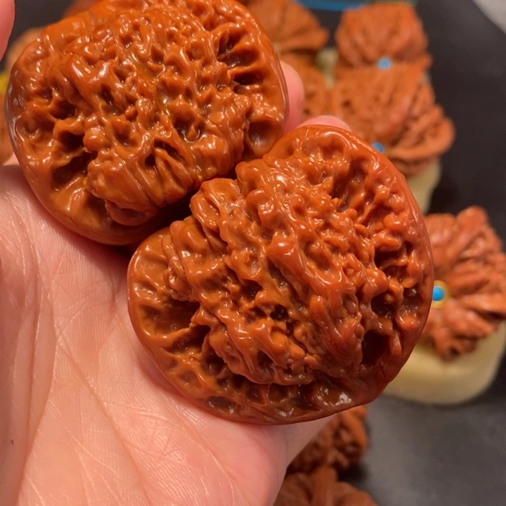 猜***猜猴头核桃吊坠工艺核桃