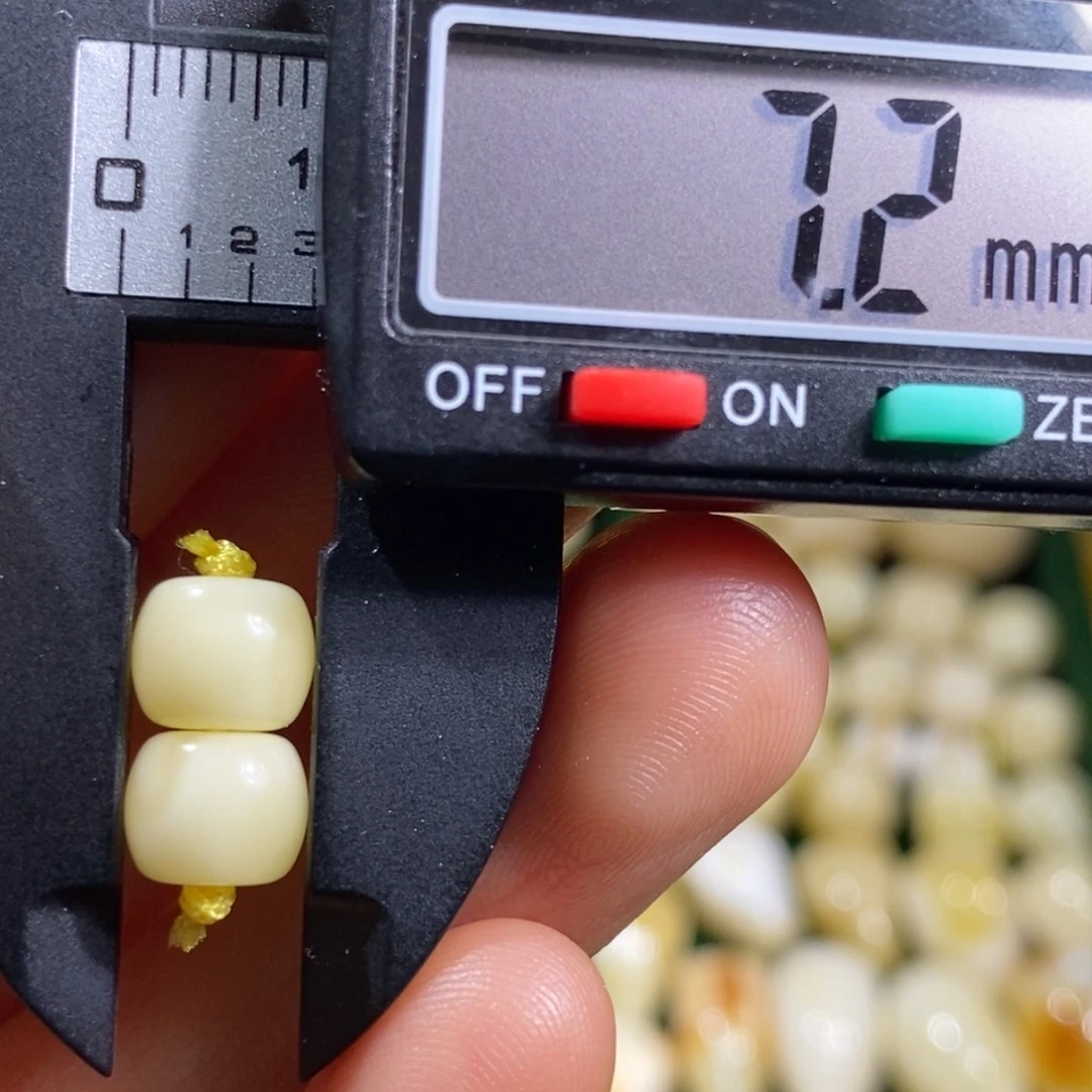 蜜蜡未镶嵌裸石配饰