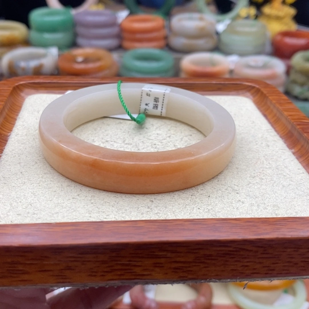 石英质玉未镶嵌手镯