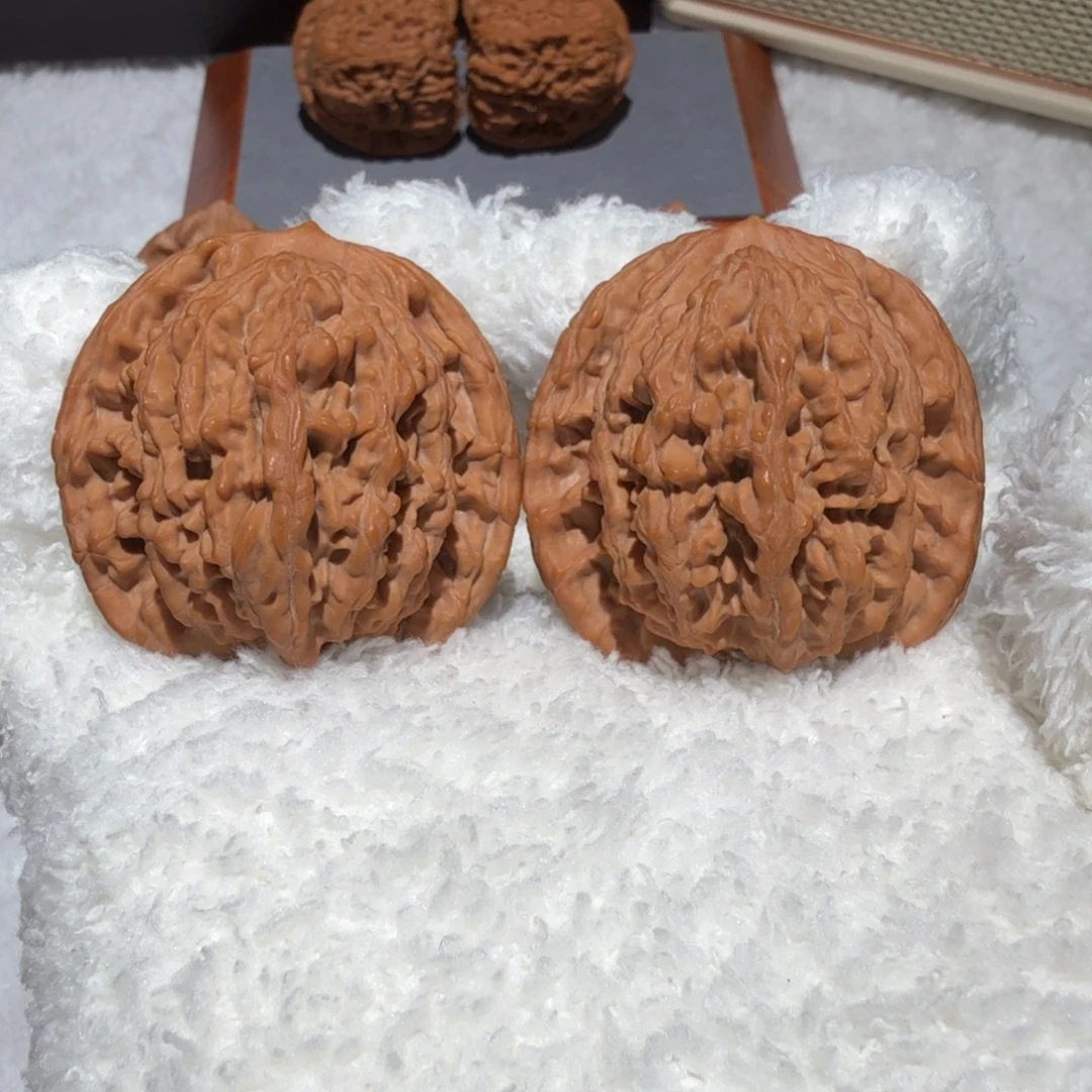 文玩核桃吊坠虎头46