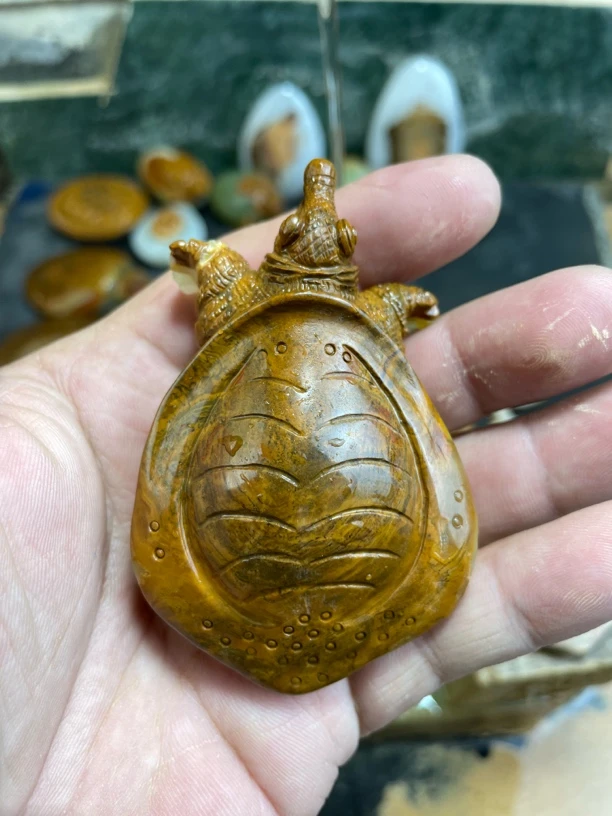 巧色雕刻工艺玉石龟手把件旺事业家居装饰好物