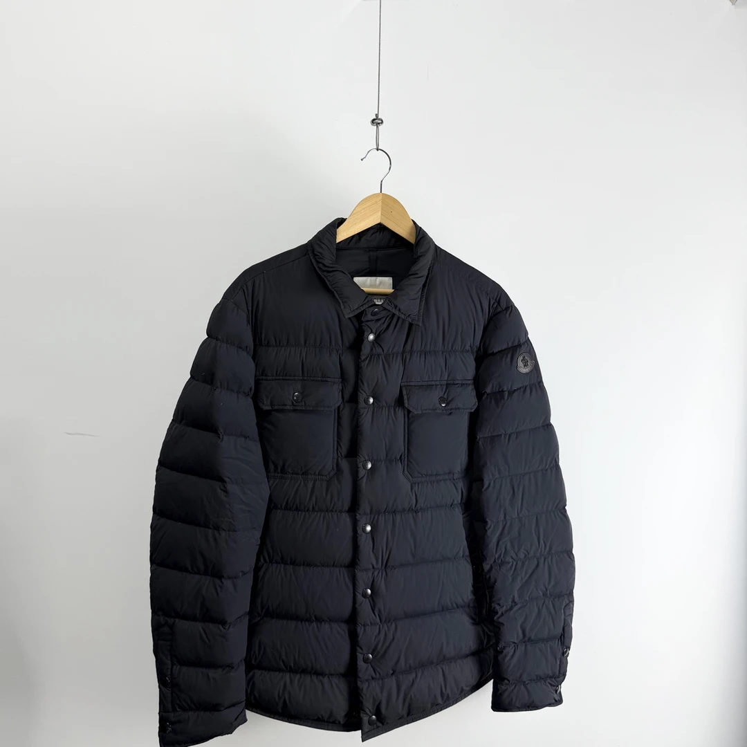 99新 MONCLER 黑蓝色双口袋徽标翻领羽绒服6码