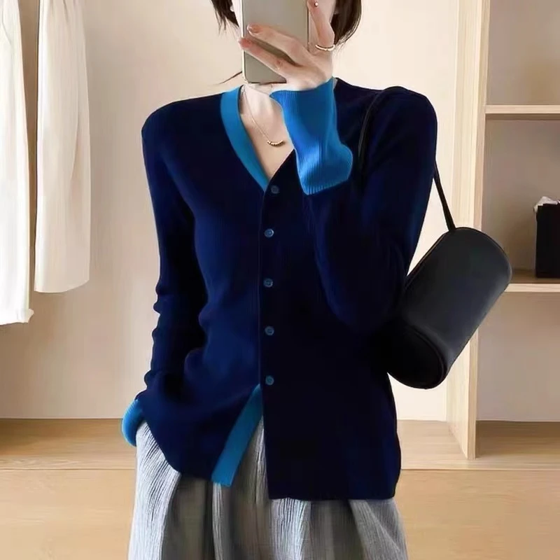 洋气减龄拼色v领单排扣开衫女2025秋季新款舒适显瘦针织衫薄外套