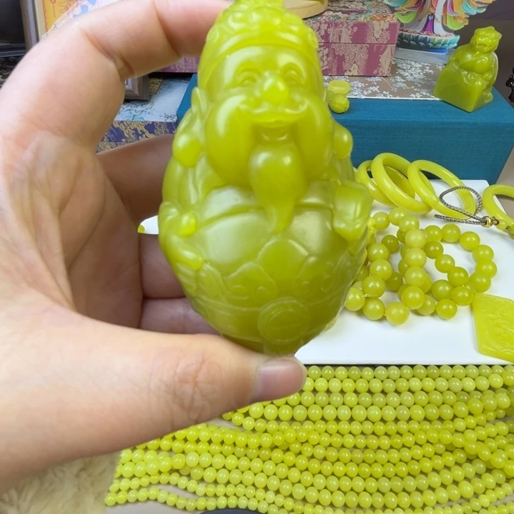 小***小新疆若羌黄口手把件