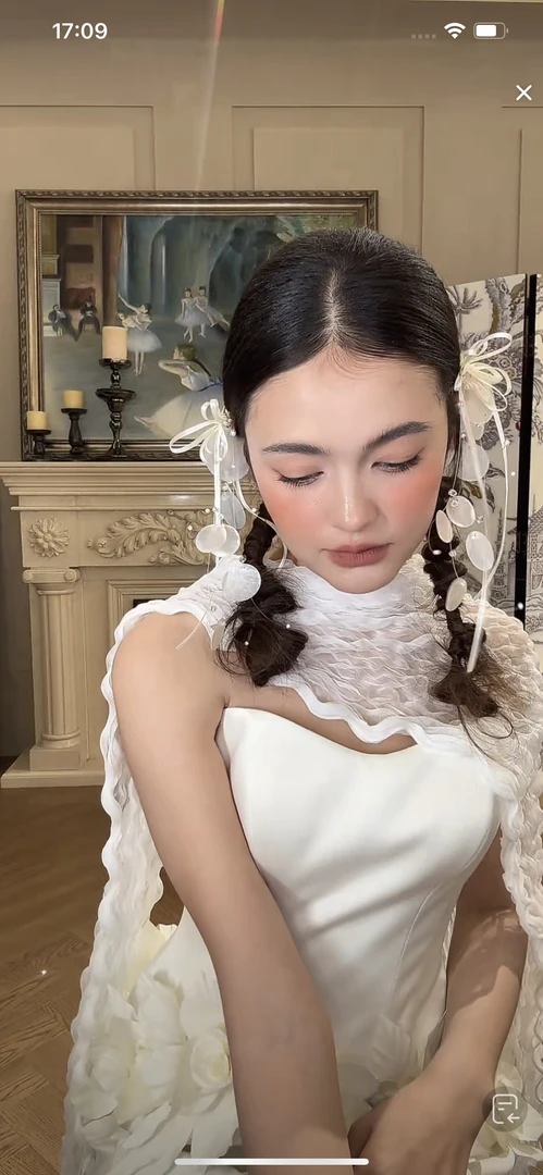 喜看优选云朵白围脖设计新娘饰品