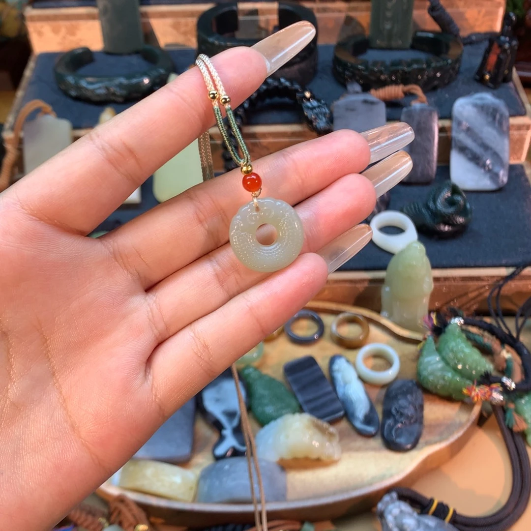 和田玉（糖玉）未镶嵌挂件