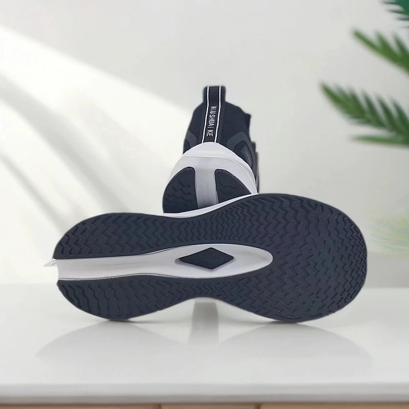 品牌断码耐磨男公路减震夏季透气跑步鞋休闲碳板运动鞋女693