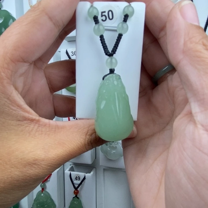 石英质玉未镶嵌颈饰