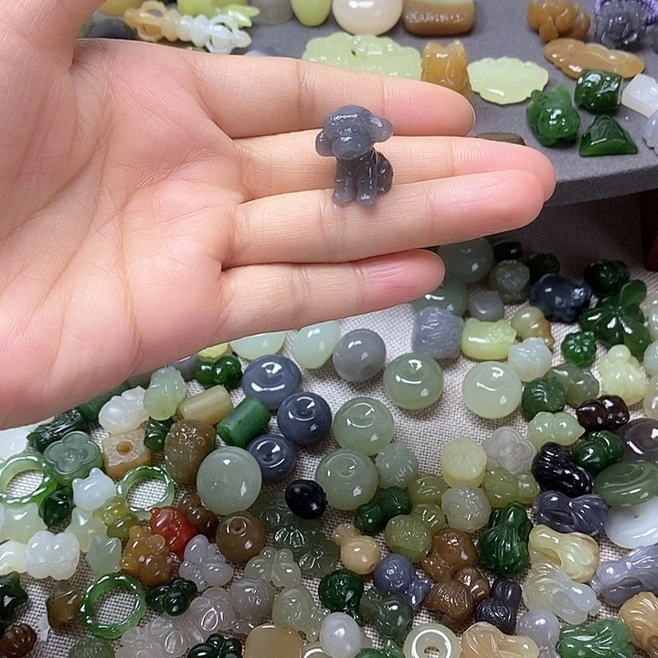 未镶嵌和田玉挂件狗