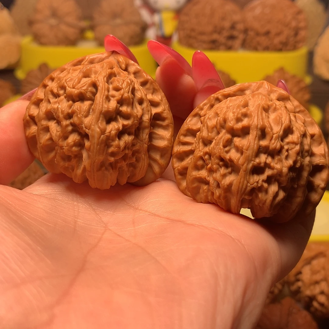 文玩核桃吊坠正三角白等腰44