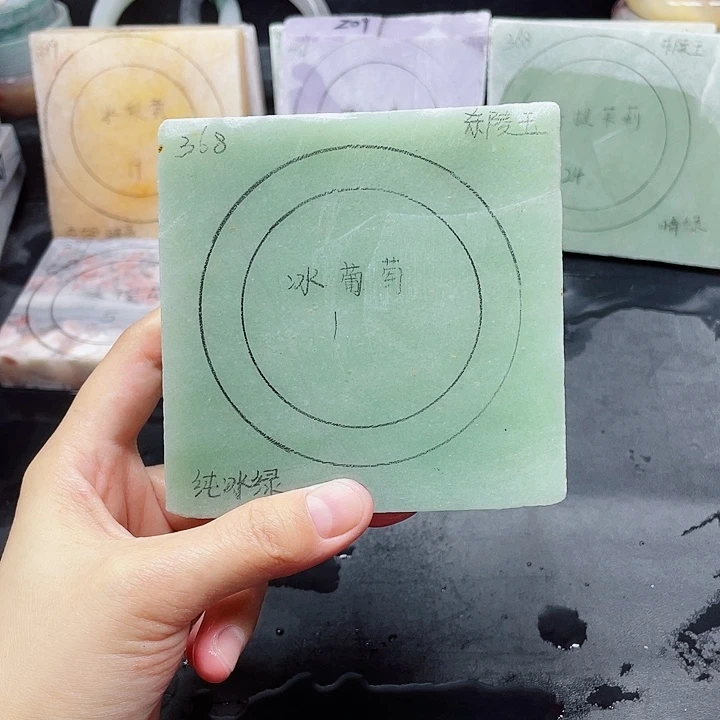 未镶嵌手镯石英质玉定制