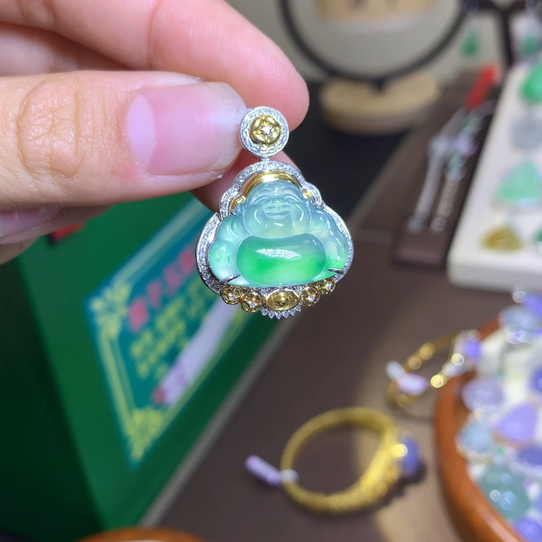 翡翠颈饰18K金镶嵌翡翠