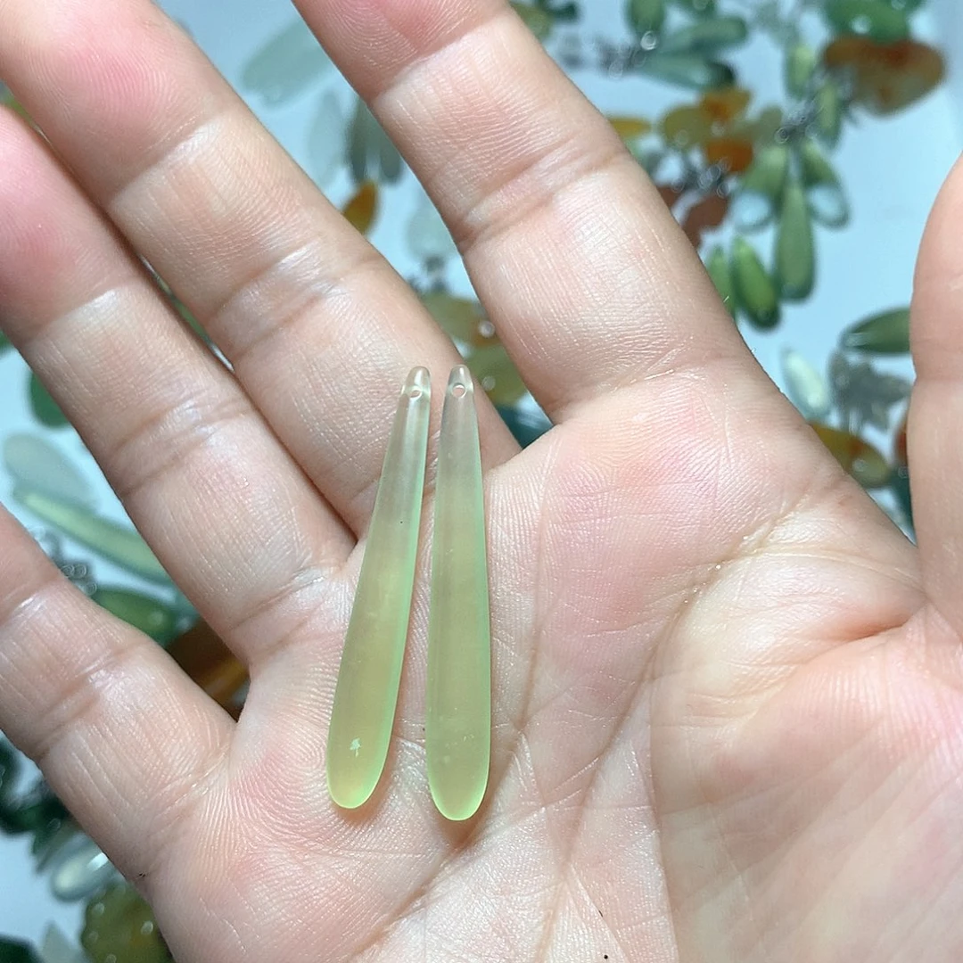 蛇纹石玉未镶嵌耳环